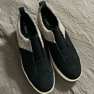 Toms Amber suade platform shoes. Black and leopard